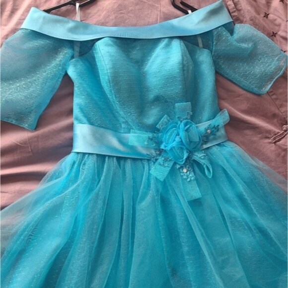 Dress - Picture 2 of 4